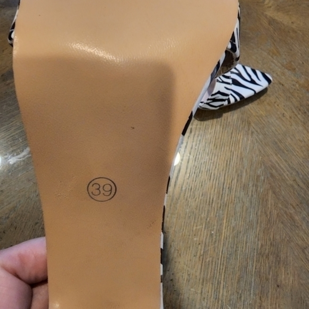 Brand New‎ Zebra Print Heels Size 39/ 8 US - Picture 5 of 6